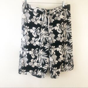 NFL Team Apparel Floral Black and white shorts XXL